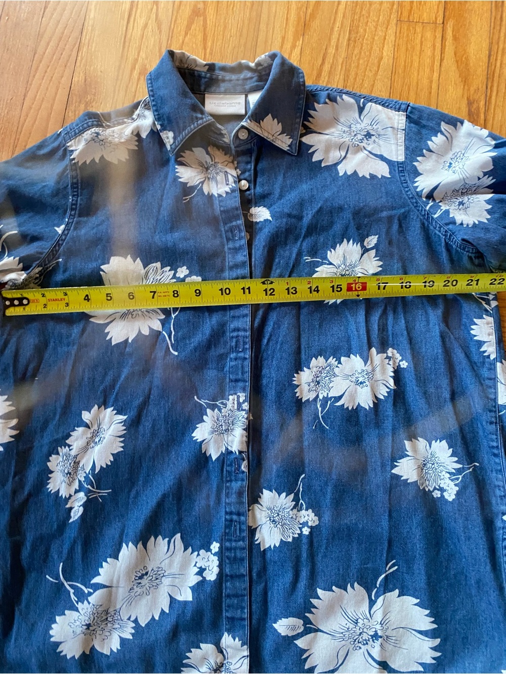 VTg Liz Claiborne Blue Denim Floral Button-Down Denim - Picture 8 of 8